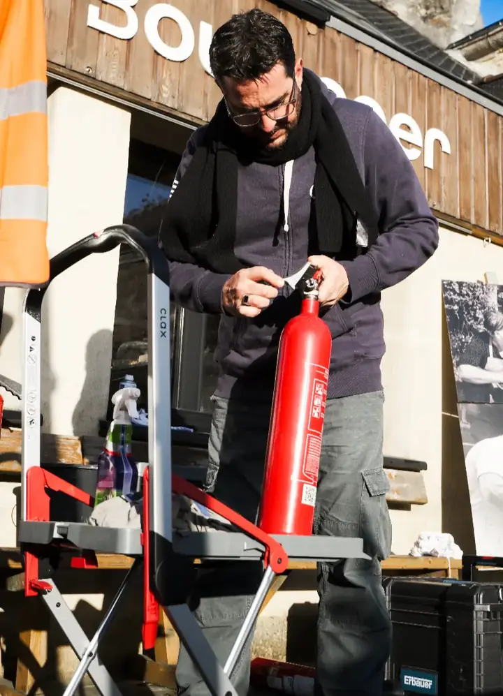 Maintenance d'extincteurs dans des locaux professionnels